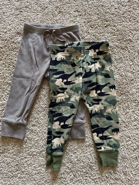 GAP Green Camo Dino Joggers & Gray Knit Pants Set